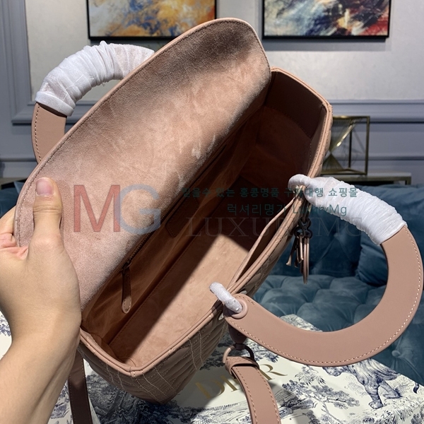 ̵ M05770-A-4