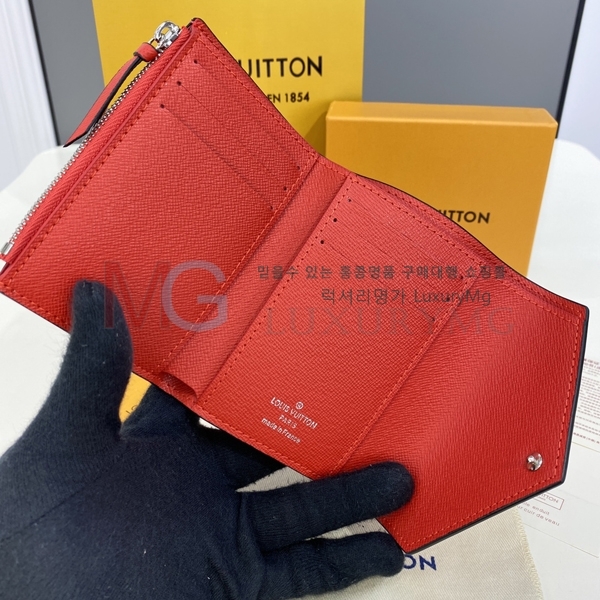 ̺   M68842