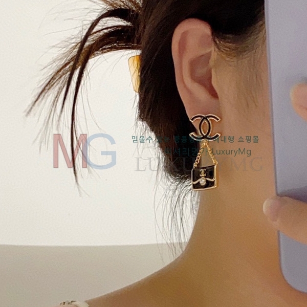 * ̾ CCK60886