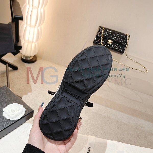 * Ŀ 1FA60553-7