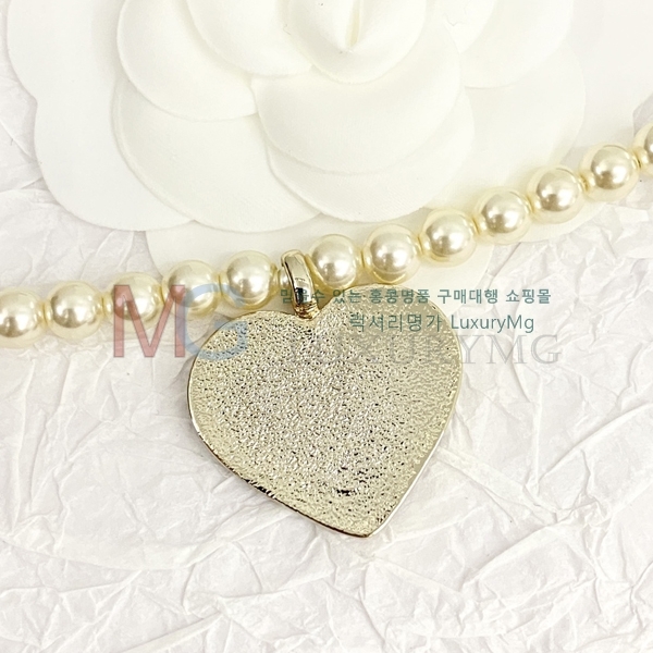 *  G1225981