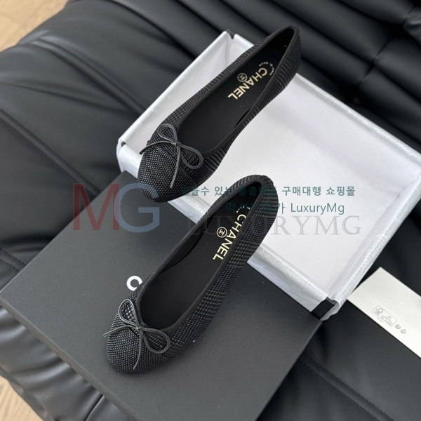 *  ÷ CH700028-9