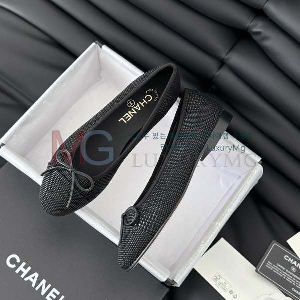 *  ÷ CH700028-9