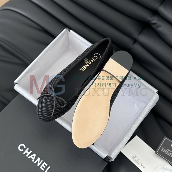 *  ÷ CH700028-9