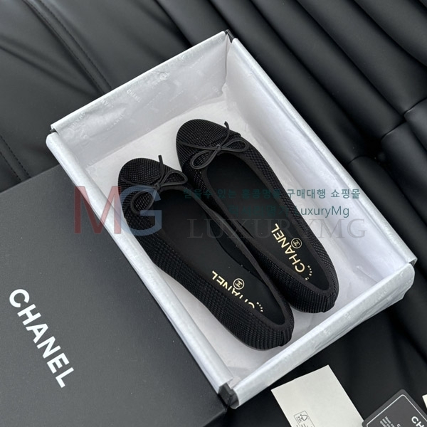 *  ÷ CH700028-9