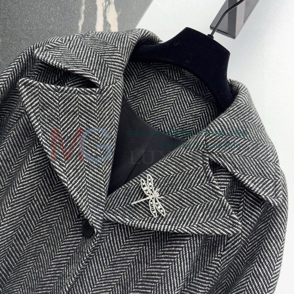  Ʈ D654174359