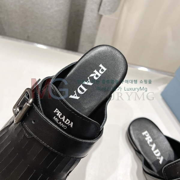     PA809904-2