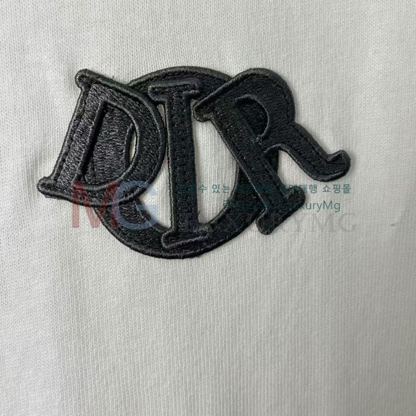  Ƽ  8DR60225