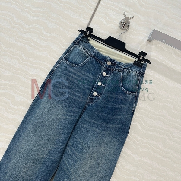   û MJ2532944-5