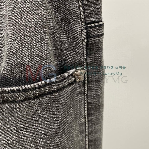  ü û R1880635
