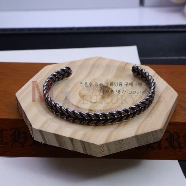 ũ  CH556033670