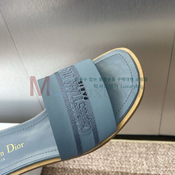     DI657770-3