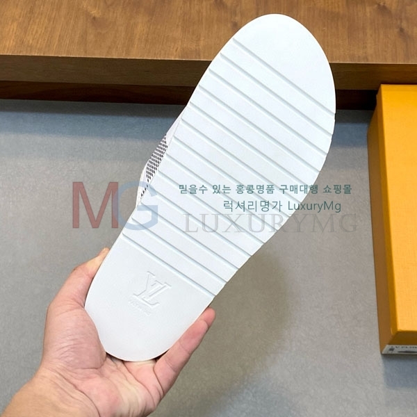 ̺   LT59047-4