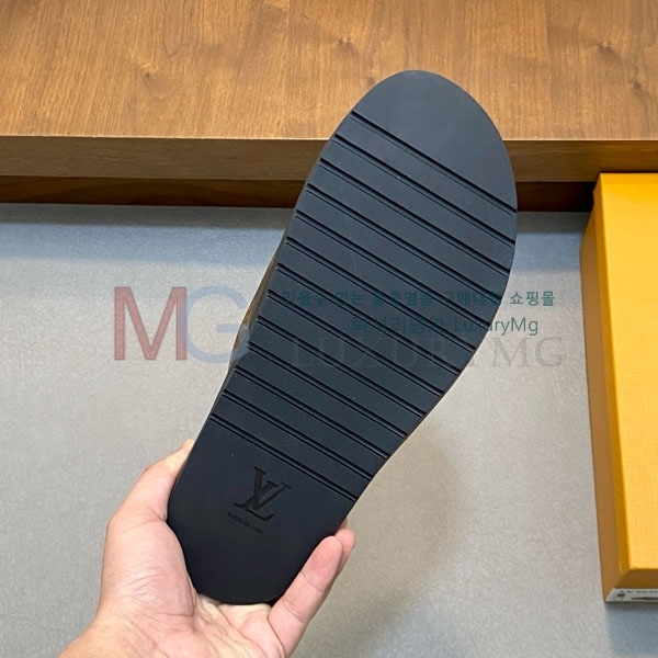 ̺   LT59047-8
