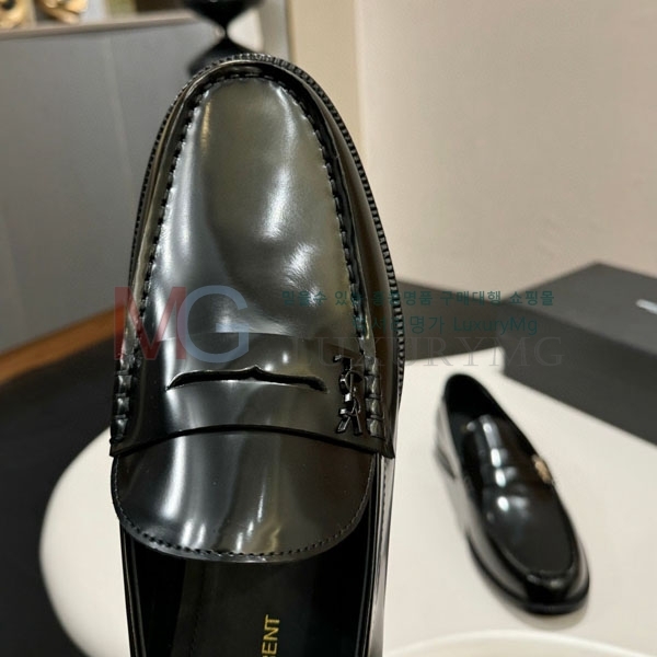 ζ   YSL56033