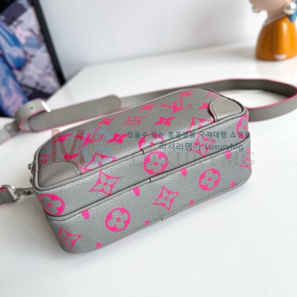 ̺  Nil  M15024-1