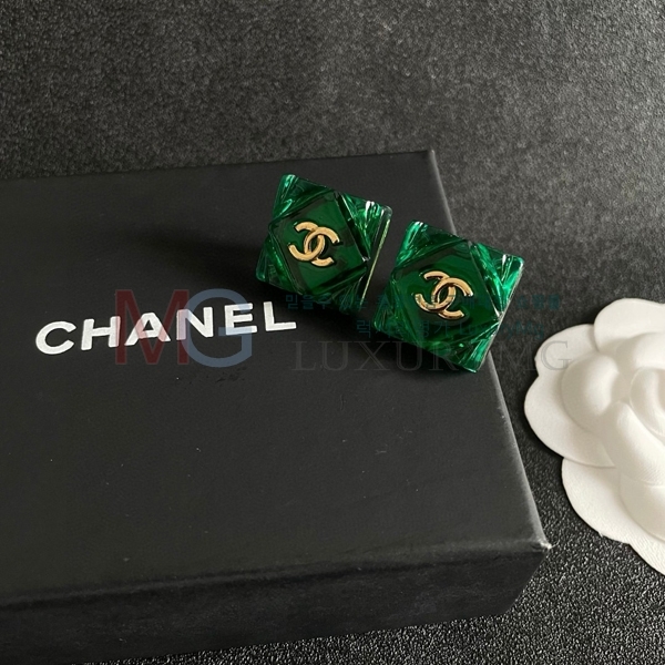 * Ͱ CH8066818