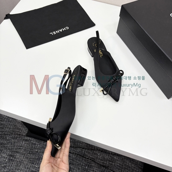 *  ÷  BB128924-1