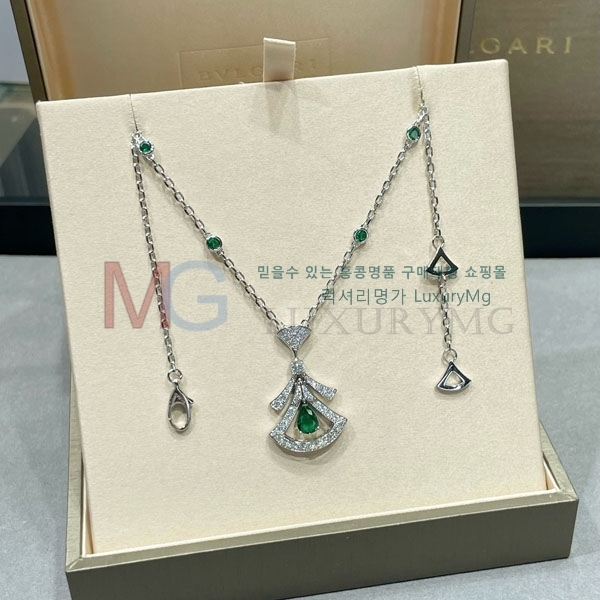 Ұ  B5625683-1