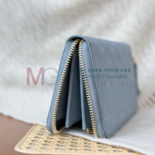 ̺   M83225-1