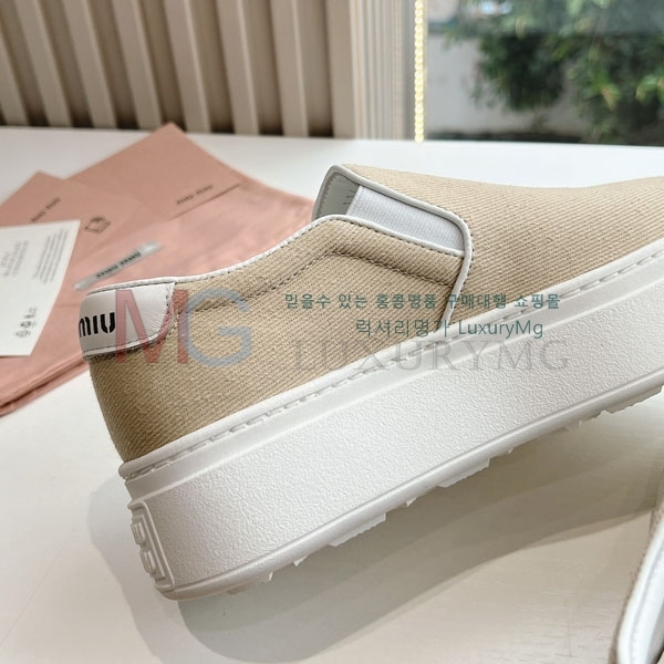  ̿̿  MIU688033