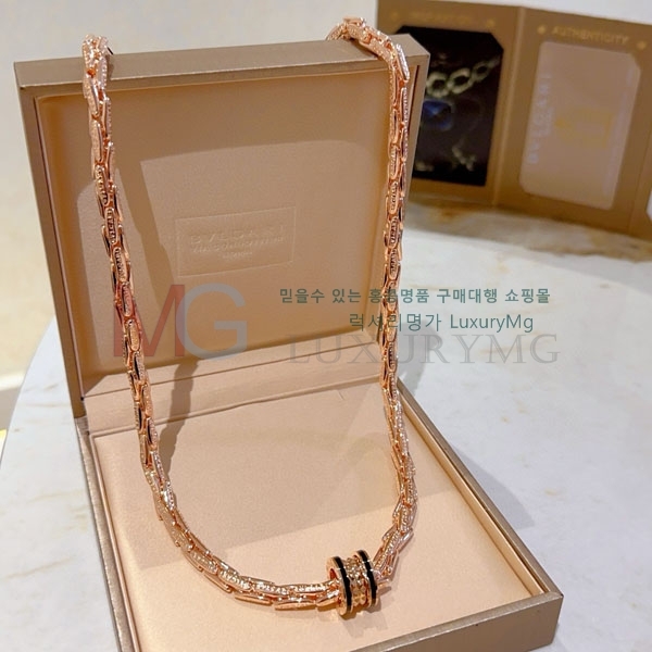  Ұ  B526217-2