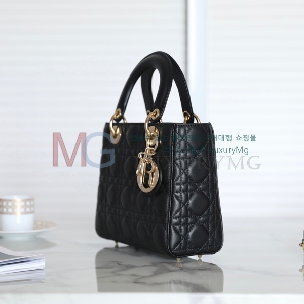   ̵ M557700-2