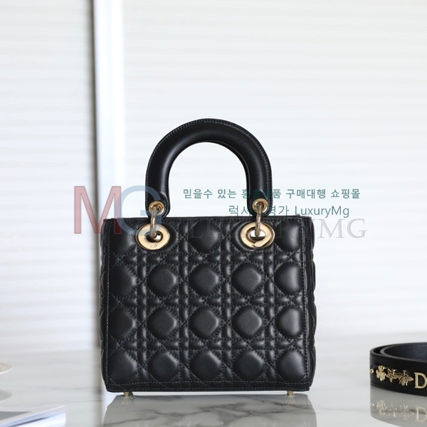   ̵ M557700-2