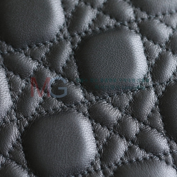   ̵ M557700-2