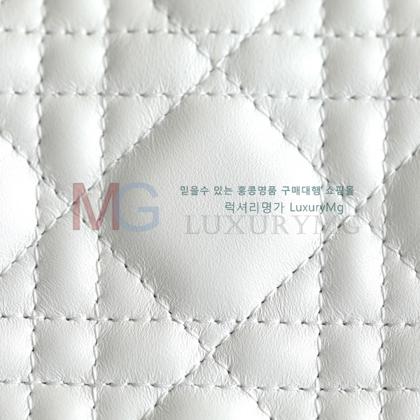   ̵ M557700-1