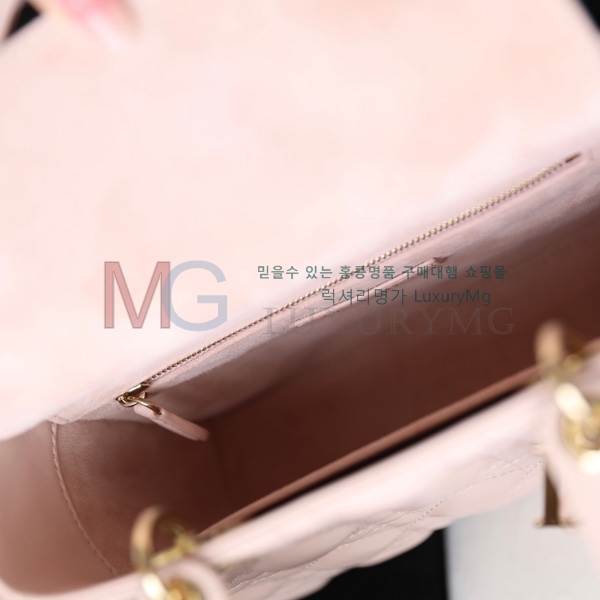   ̵ M557700-3