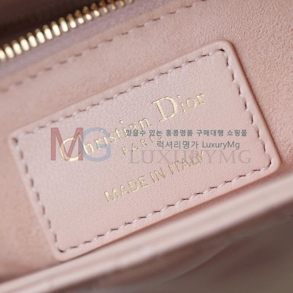   ̵ M557700-3