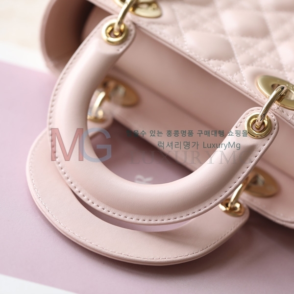   ̵ M557700-3