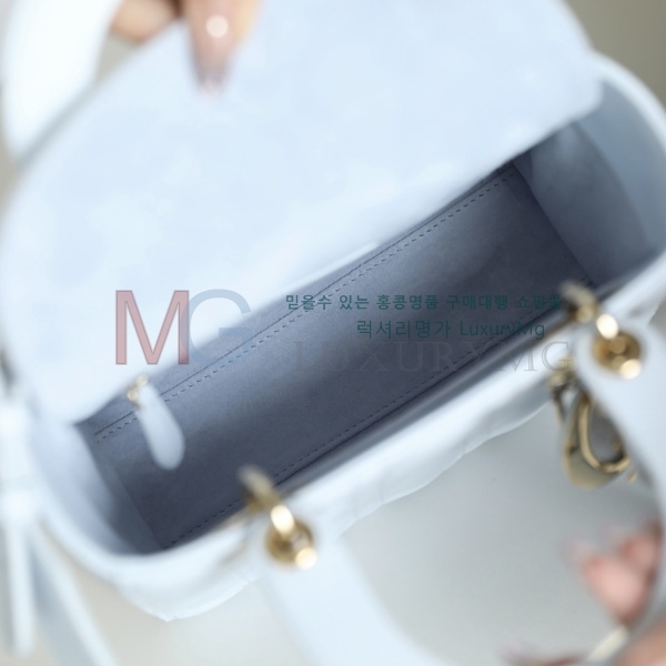   ̵ M557700-5