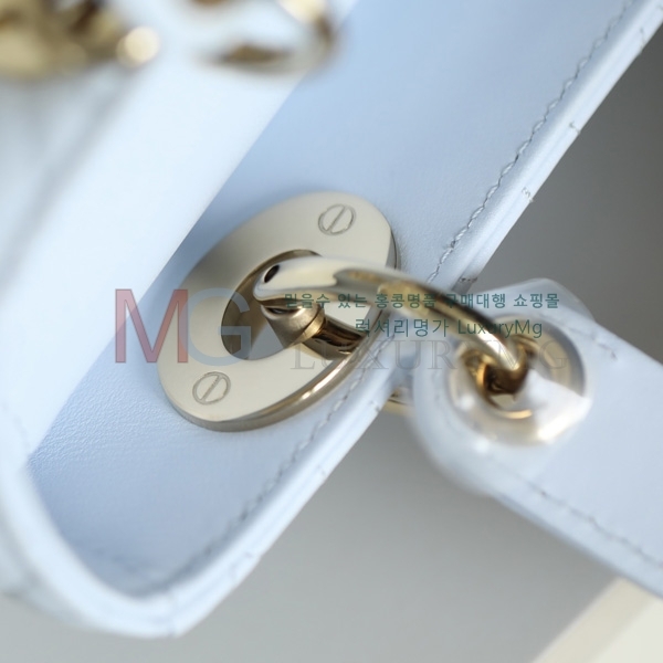   ̵ M557700-5