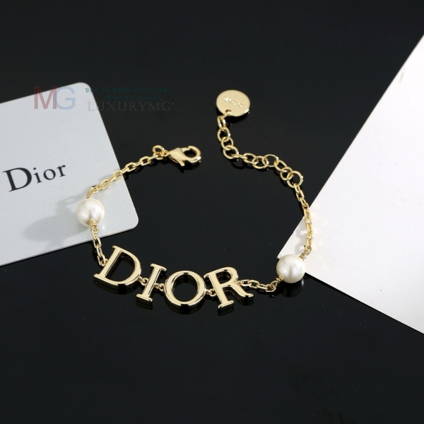   DR352872