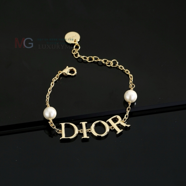   DR352872