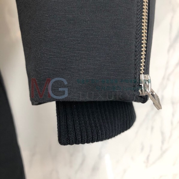  Ŭ ٿ е M68K2110253-1