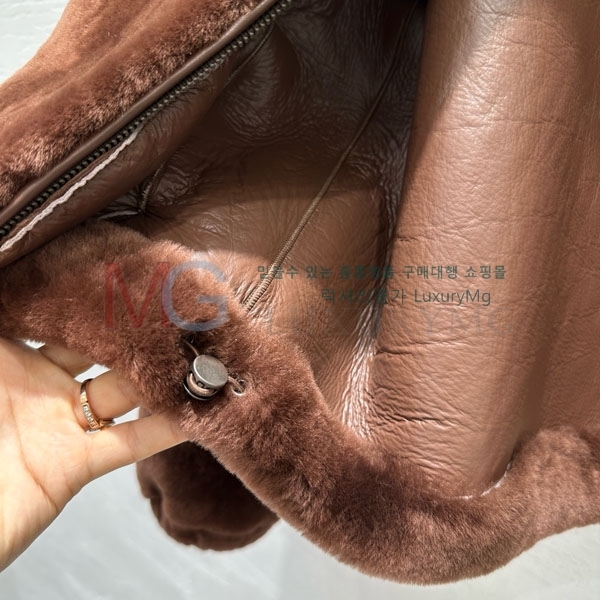  η** þ   LP2348806-6