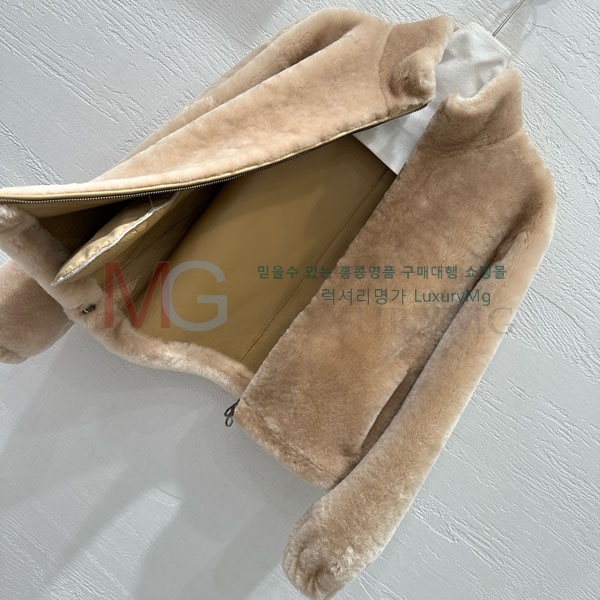  η** þ   LP2348806-7