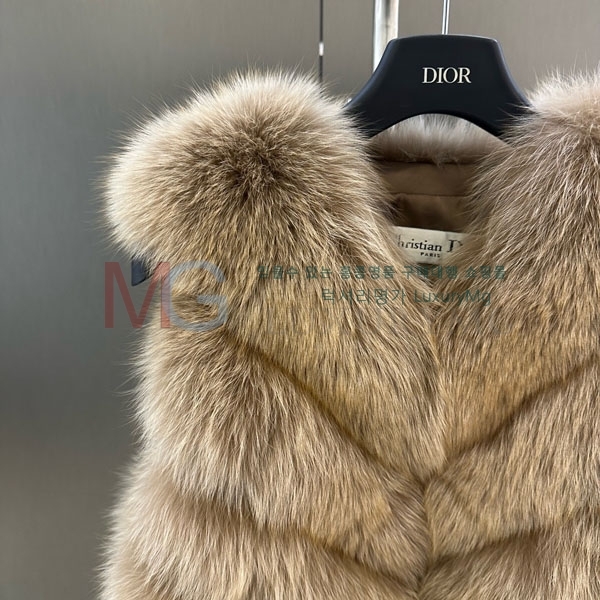   þ    DO8234077-1