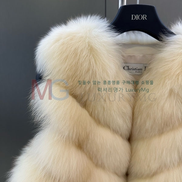   þ    DO8234077-3