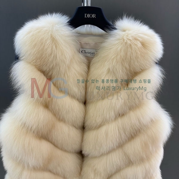   þ    DO8234077-3