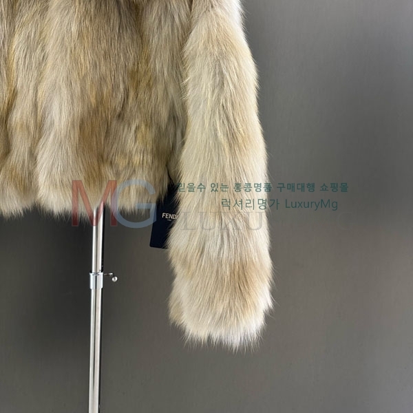   þ   FEND234008-7