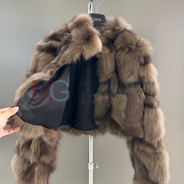   þ   DO8234077-23