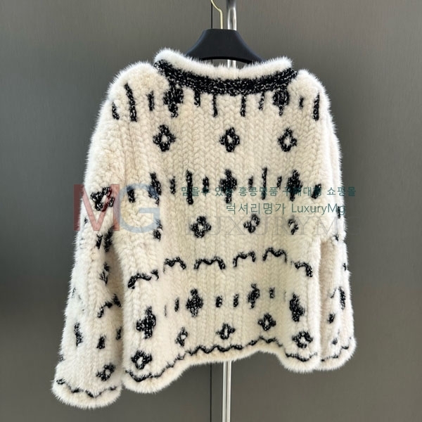  * þ   CH2456750-3