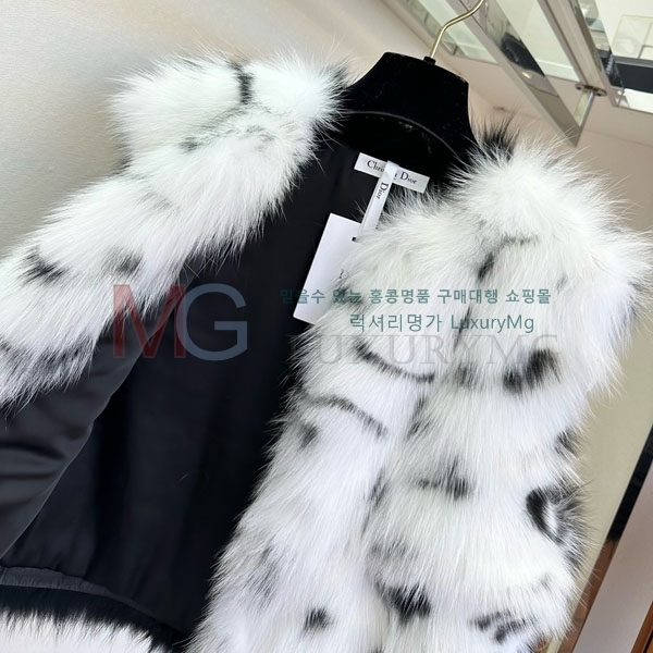   þ    DO8282306-7