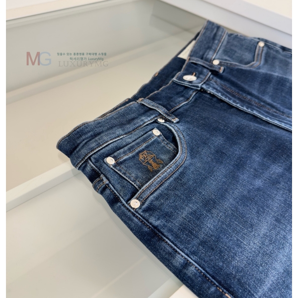 ���� ���ڷ� ��ġ�ڸ� û���� BC256389-1