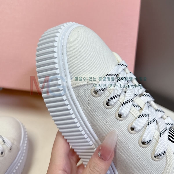 ���� �̿�̿� ����Ŀ�� MI3302884-2