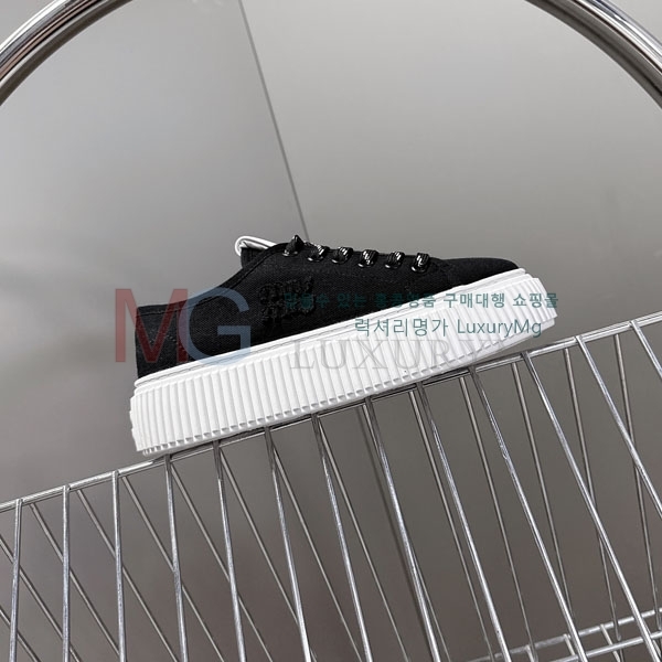 ���� �̿�̿� ����Ŀ�� MI3302884-1